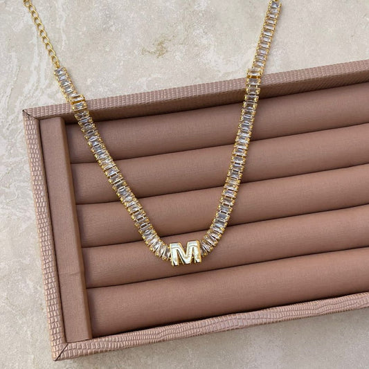CHOKER BAGUETE CRISTAL COM 1 LETRA - consultar letras via whatsapp