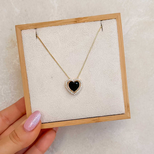 COLAR CORAÇÃO CRAVEJADO MICROZIRCÔNIA PEDRA CENTRAL PRETA