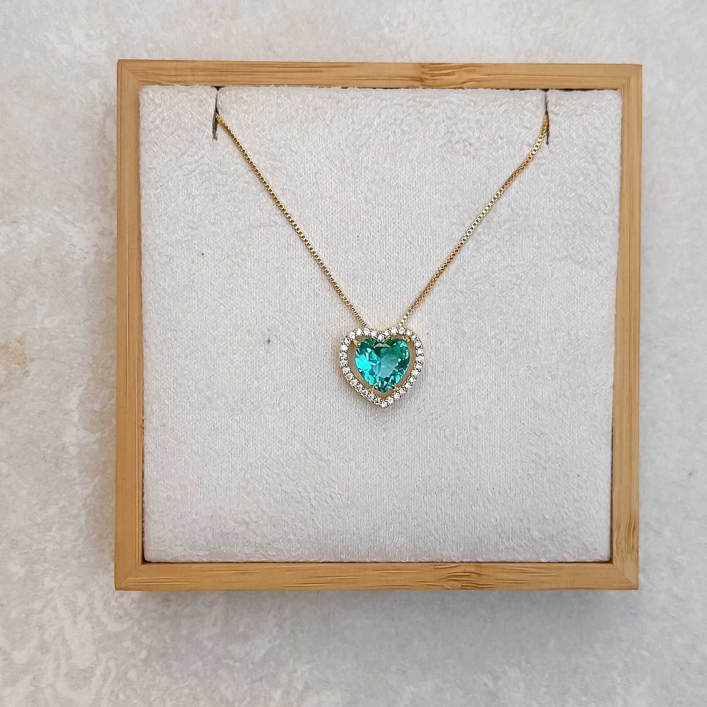 COLAR CORAÇÃO CRAVEJADO MICROZIRCÔNIA PEDRA CENTRAL VERDE