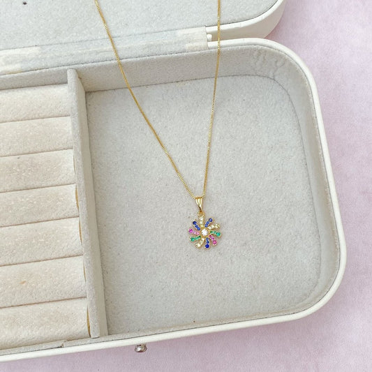 COLAR FLOR EM MICROZIRCÔNIA COLORIDA COM DETALHES
