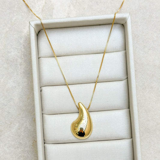 COLAR GOTA LISA VÍRGULA M ALTA GRIFE