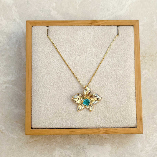 COLAR ORQUÍDEA COM ZIRCÔNIA VERDE CENTRAL