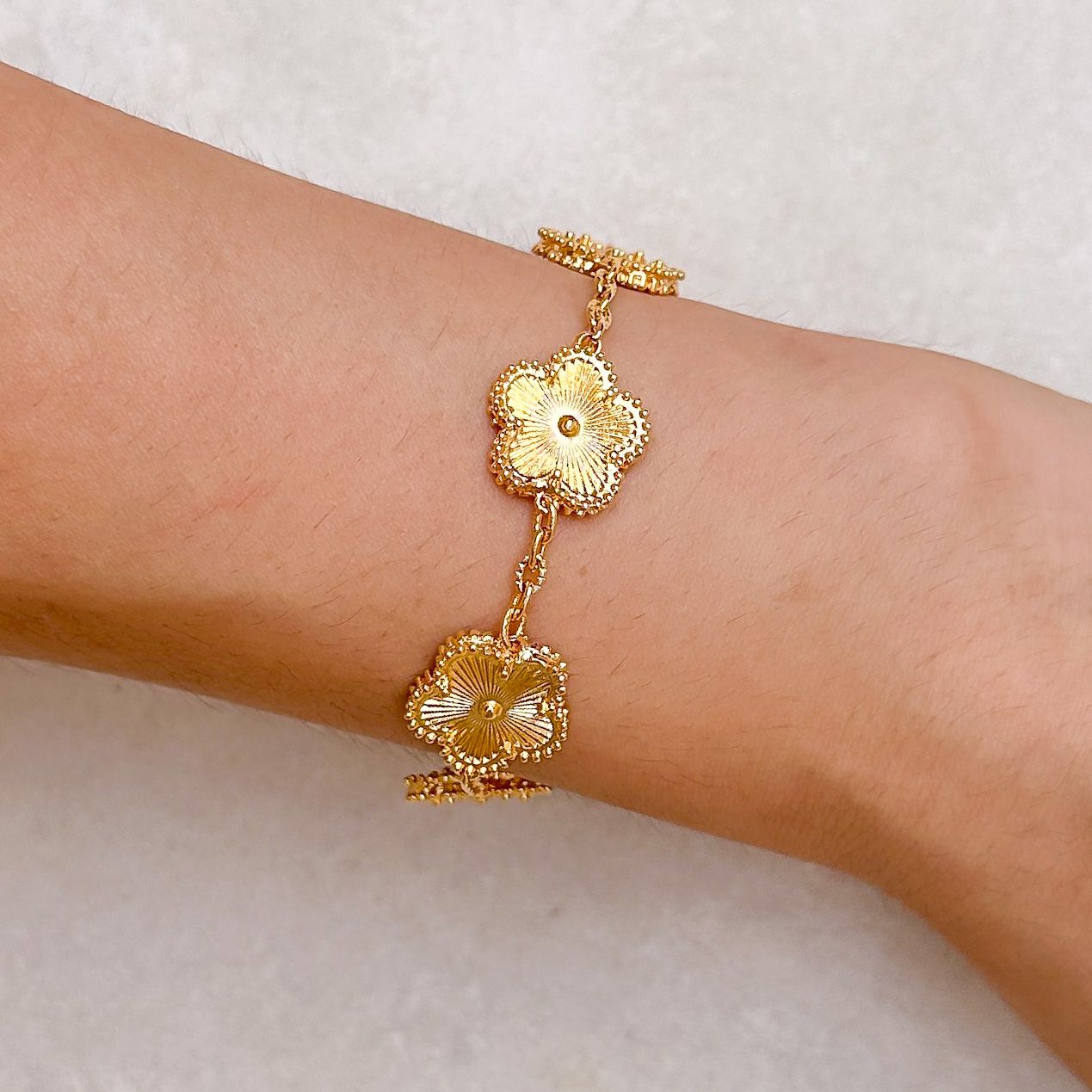 PULSEIRA 3 FLORES PLISSADO TREVO